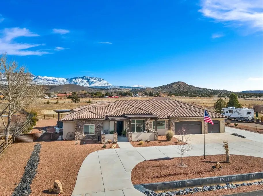 Spacious Ranch-Style Home on 1.79 Acres in Dammeron Valley.